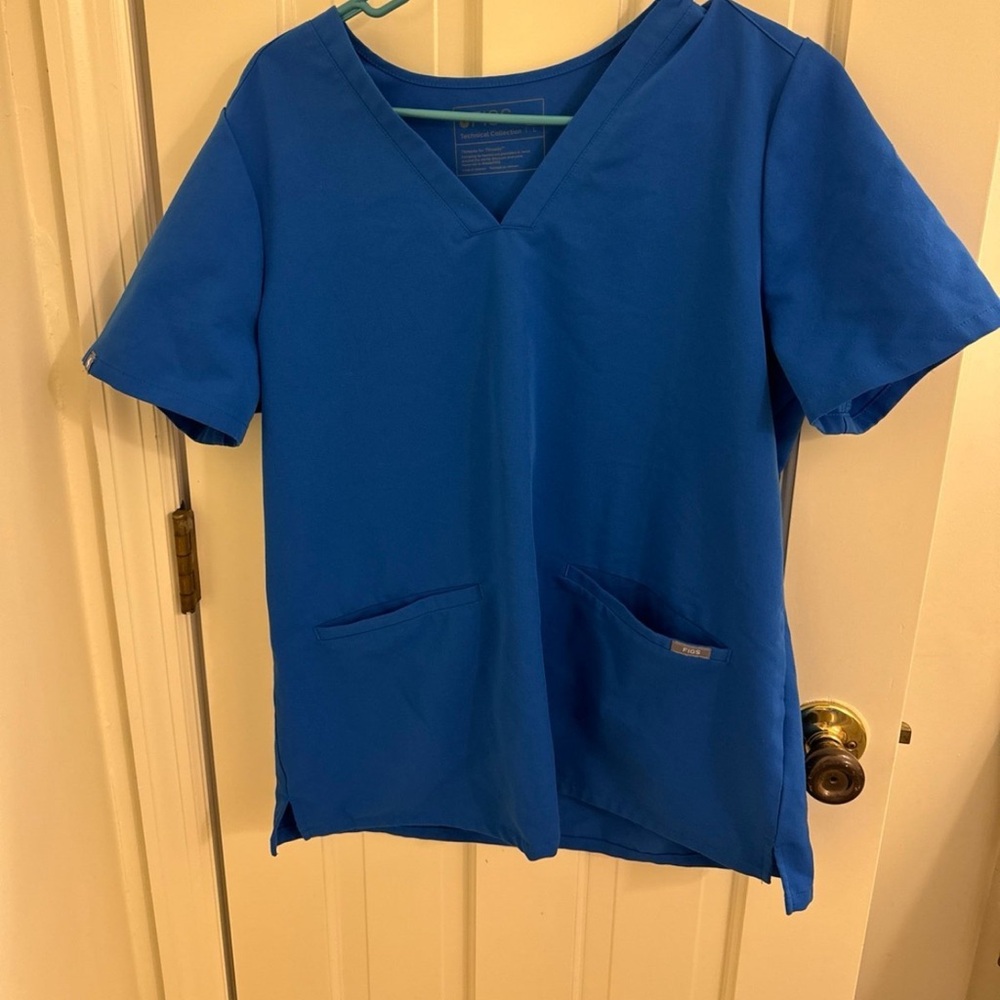 Blue figs scrub top